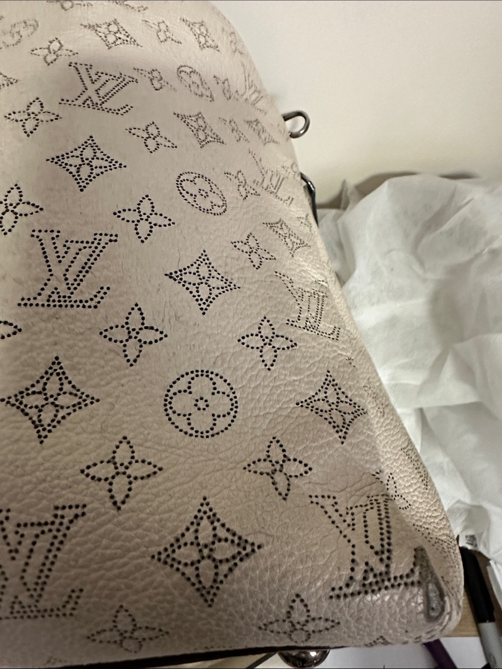 💯% Louis Vuitton Mahina Babylone PM Hobo Galet Taupe (2015) LV Lock w/purchase - Picture 8 of 16